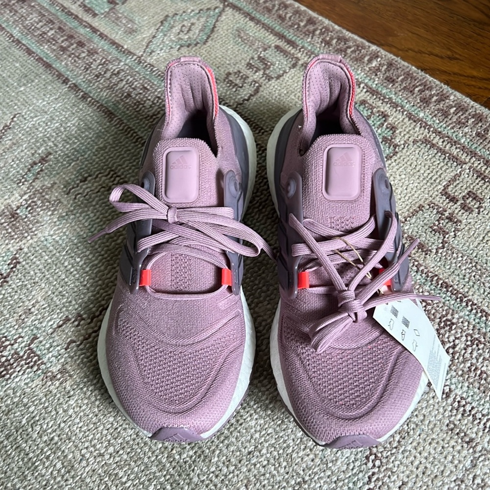 NWT Adidas Ultraboost 22 Running Shoe